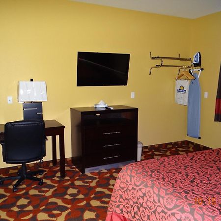 Days Inn & Suites By Wyndham El Dorado Room photo