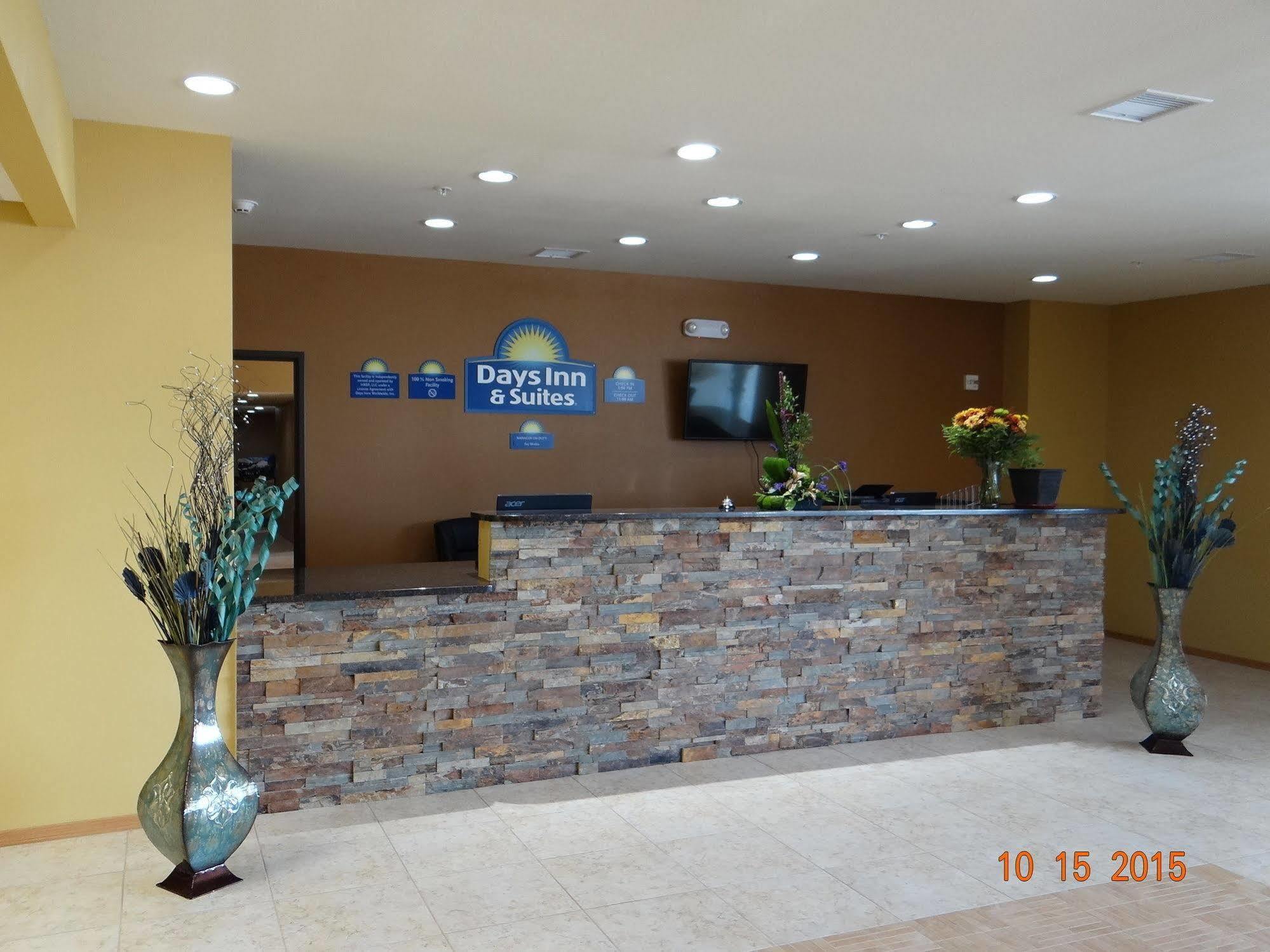Days Inn & Suites By Wyndham El Dorado Exterior photo